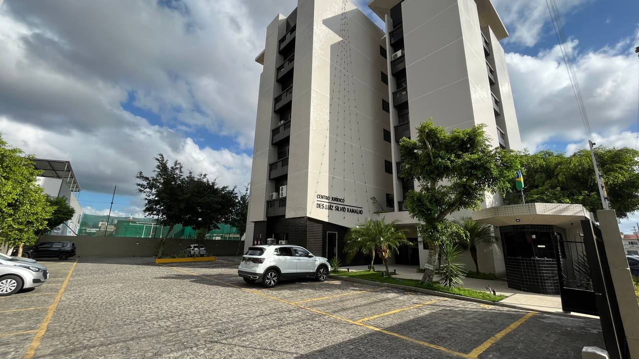 01 (uma) Sala Comercial, nº 206, Edf. Centro Jurídico Desembargador Luís Sílvio Ramalho, na Rua Estácio Tavares Wanderley, 265 - Estação Velha - Campina Grande