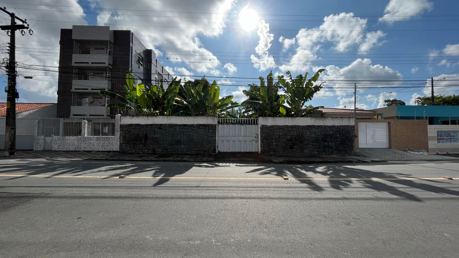 SUSPENSO - 01 (um) Terreno Comercial, na Rua Agamenon Magalhãoes, s/n, Alto Branco - Campina Grande/PB