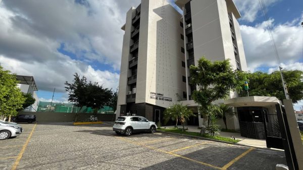 SUSPENSO - 01 (uma) Sala Comercial, nº 206, Edf. Centro Jurídico Desembargador Luís Sílvio Ramalho, na Rua Estácio Tavares Wanderley, 265 - Estação Velha - Campina Grande